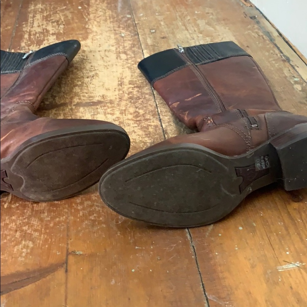 Classic Ariat Leather Boots, size 6.5 - Picture 3 of 7